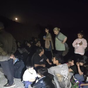 ayvacikta 32 duzensiz gocmen yakalandi kPkFDSRJ