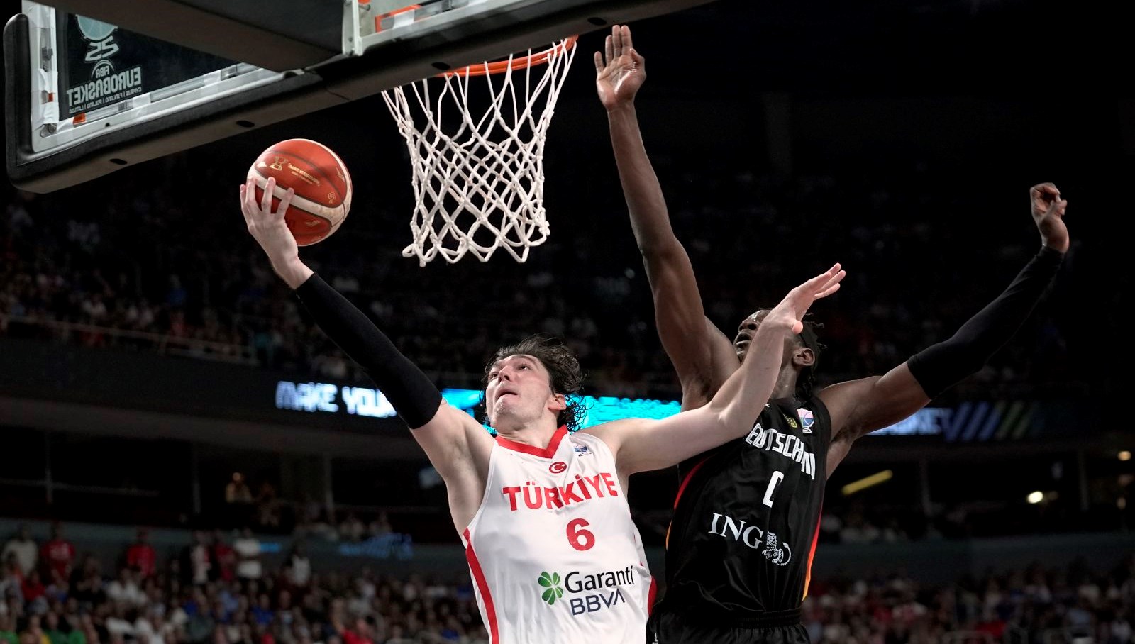 a milli basketbol takimina futbol camiasindan tebrik LBCOPdfD