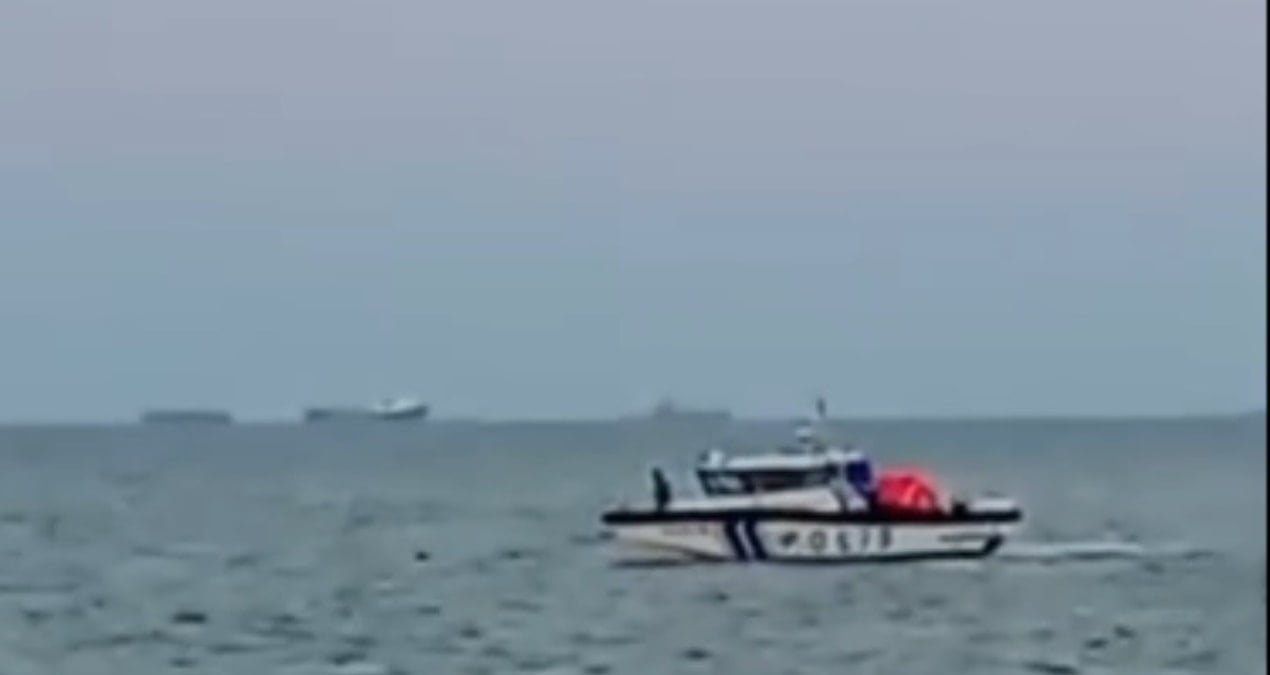 biri tabelaya takildi digeri denize dustu parasutculer olumle dans etti 1ZOi688K