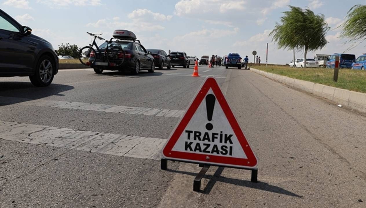 corumda motosiklet ile otomobil carpisti SgeO1mb9