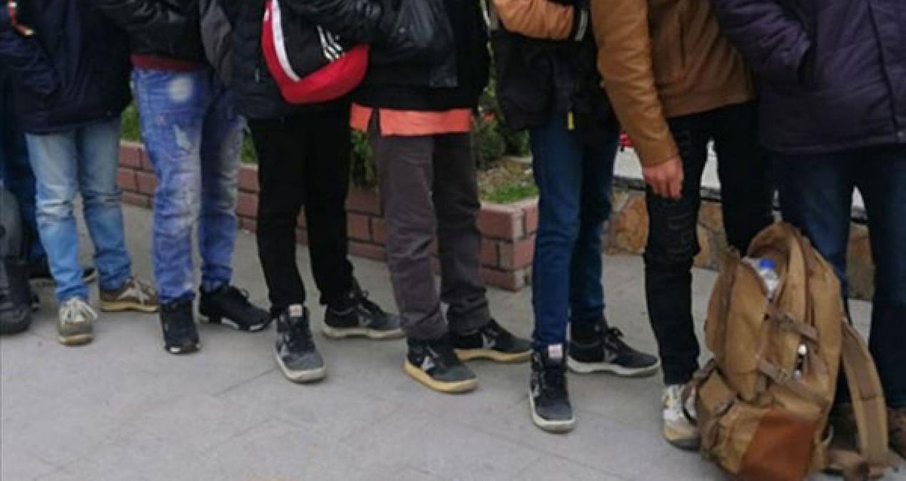 denetimlerde 11 duzensiz gocmen yakalandi DtLegmF6