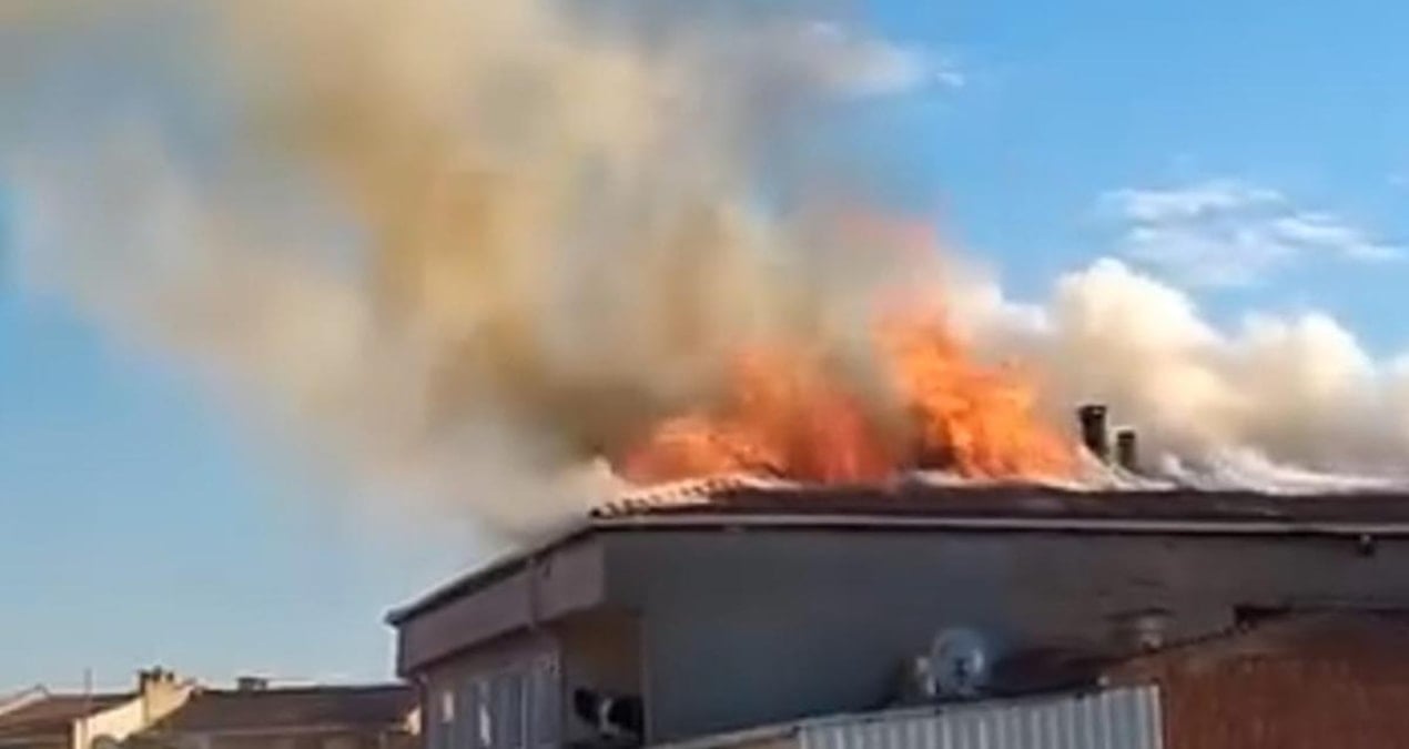 bursa inegolde 5 katli apartmanin catisinda yangin aH5yfQQu