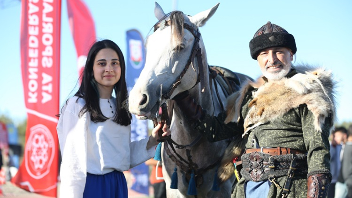 baba kizin nefes kesen atli gosterisi boynuz kulagi gecti 2UKYhAvw.jpg