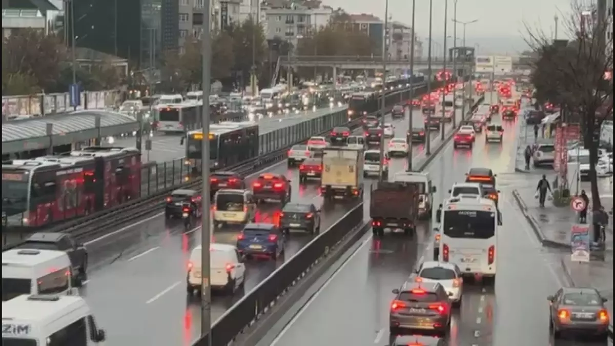 istanbulda trafik yogunlugu yuzde 89a ulasti OMYfUbdy.jpg