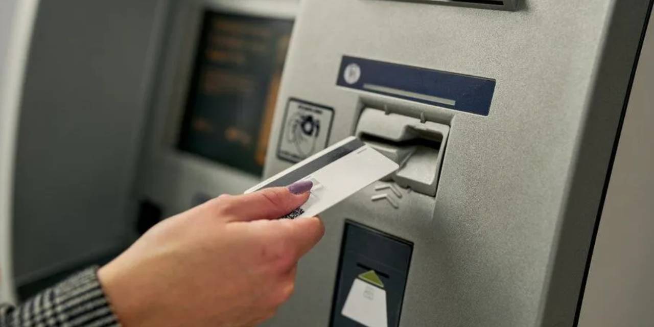 Bankalardan teker teker zam mesajı geliyor: Gören hesabına baktı