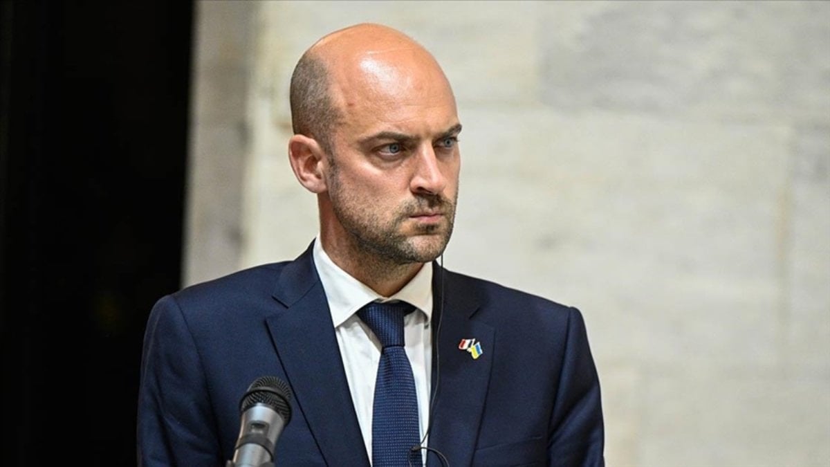 Fransa Dışişleri Bakanı Barrot: Grönland satılık değil