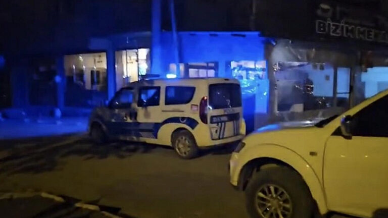 elazigda-bicakli-kavga-4-yarali-var-b9x3QdUi