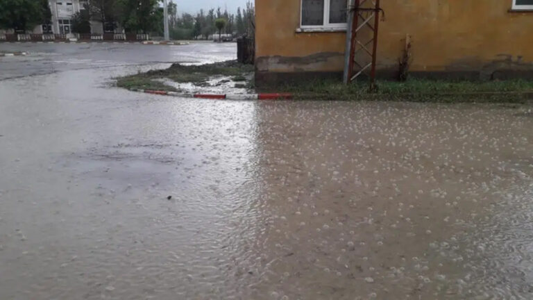 sivasta-sel-felaketi-11-koy-yolu-ulasima-kapandi-qZ7j3Ez1