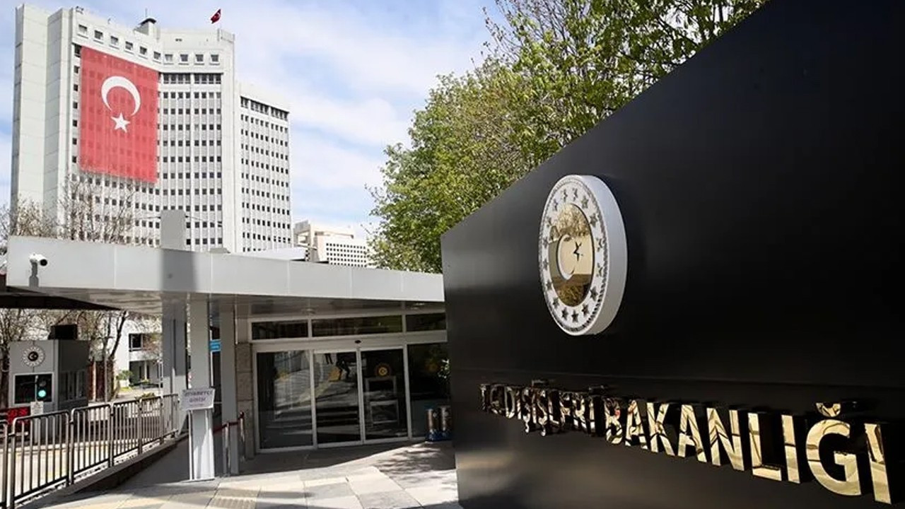 Disislerinden yunanistanin turk okullarini kapatma kararina tepki WHNePIQE
